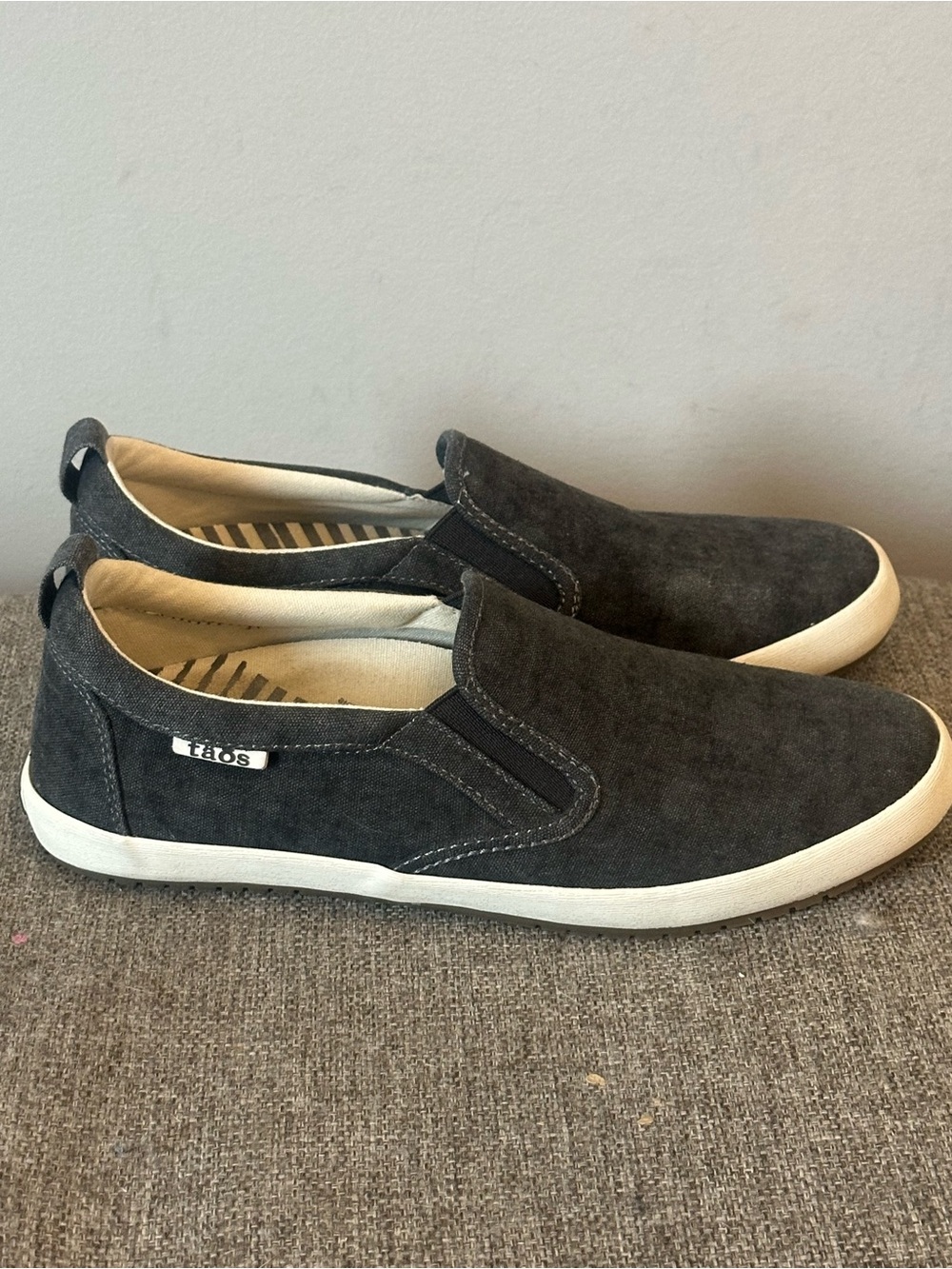 Taos Canvas Slip On Sneakers Women’s US 7.5 Gray Comfort Casual Shoes